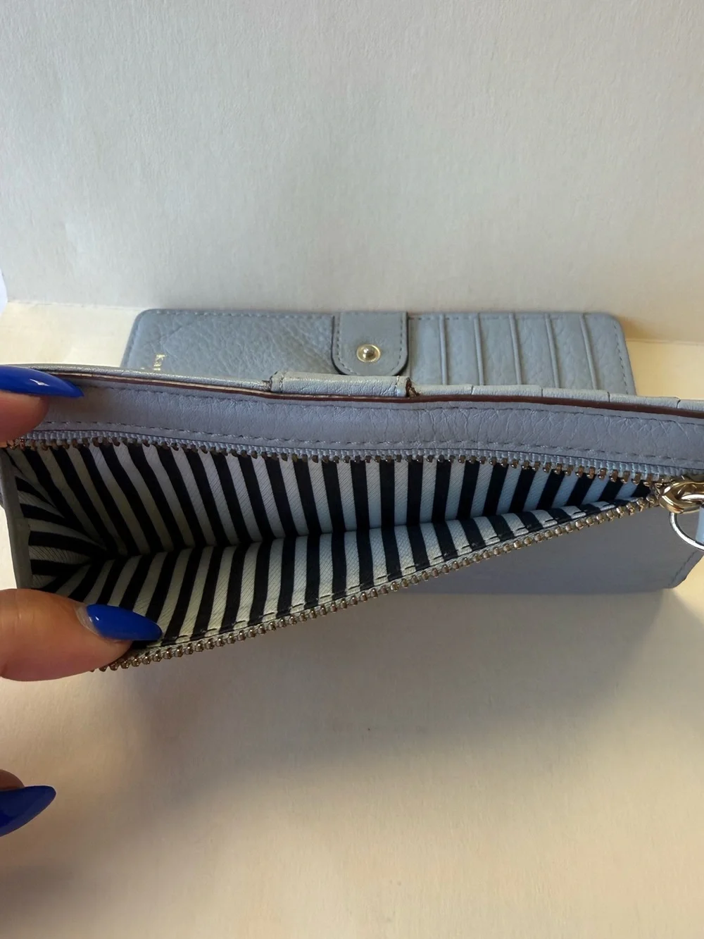 Vintage Kate Spade New York Soft Light Gray Leather Bifold Wallet w/ Zipper back